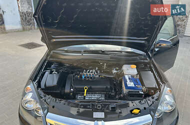 Универсал Opel Astra 2010 в 