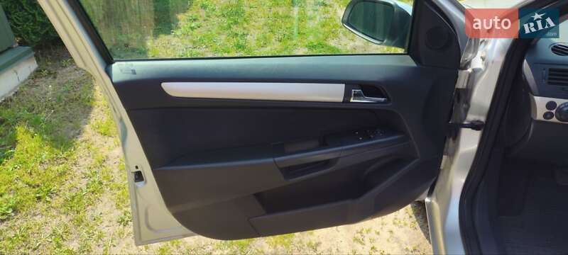 Універсал Opel Astra 2008 в Луцьку