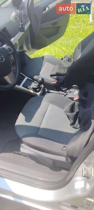 Універсал Opel Astra 2008 в Луцьку