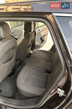 Універсал Opel Astra 2013 в 