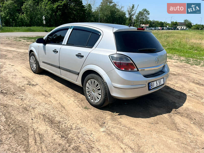 Хетчбек Opel Astra 2008 в Полтаві