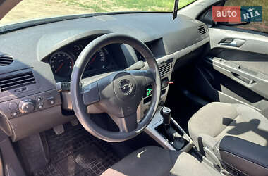 Хэтчбек Opel Astra 2008 в 