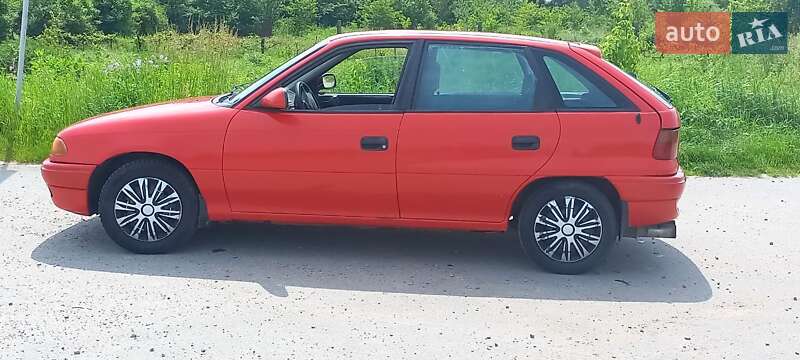 Хэтчбек Opel Astra 1996 в Самборе
