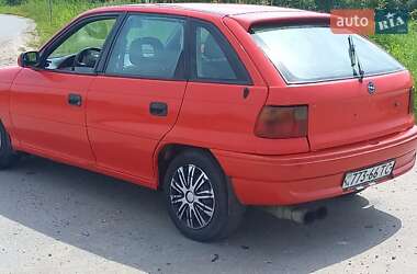 Хэтчбек Opel Astra 1996 в 
