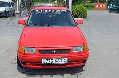 Хэтчбек Opel Astra 1996 в 