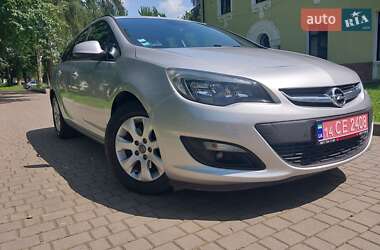 Универсал Opel Astra 2015 в Львове