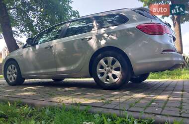 Универсал Opel Astra 2015 в Львове