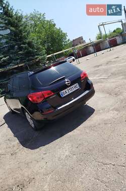 Универсал Opel Astra 2011 в 