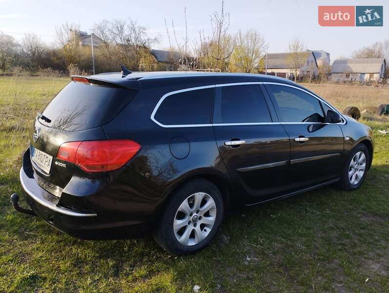 Універсал Opel Astra 2013 в Києві