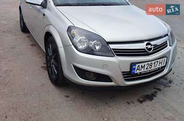 Opel Astra 2011 Opel Astra 2011