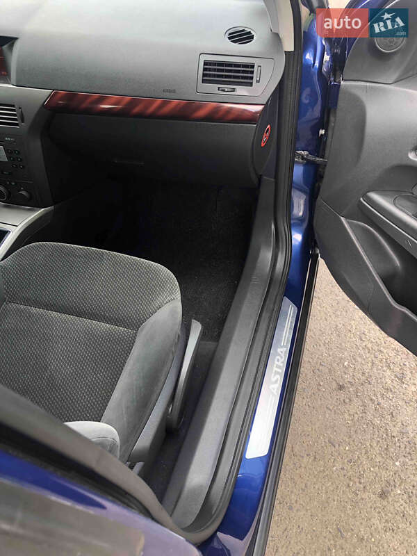 Універсал Opel Astra 2005 в Ямполі