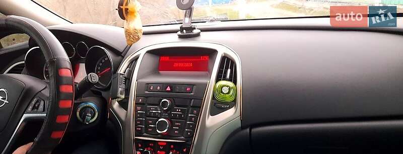 Универсал Opel Astra 2012 в Кобеляках