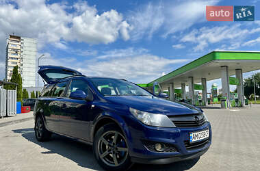 Універсал Opel Astra 2010 в Житомирі