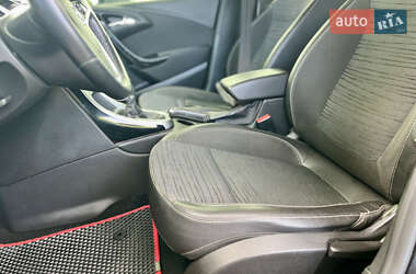 Универсал Opel Astra 2014 в 