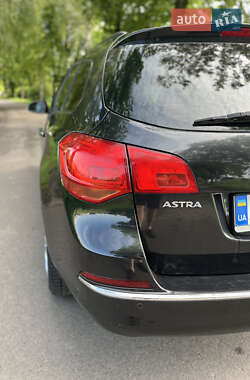 Универсал Opel Astra 2014 в 