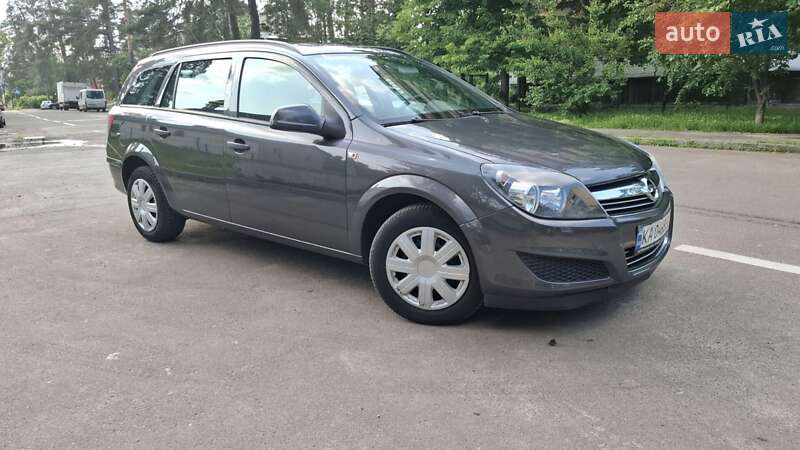 Универсал Opel Astra 2010 в 