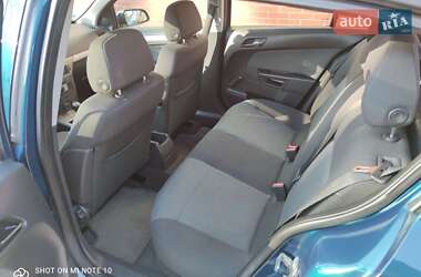 Хэтчбек Opel Astra 2006 в 