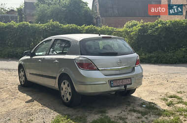 Хэтчбек Opel Astra 2005 в 