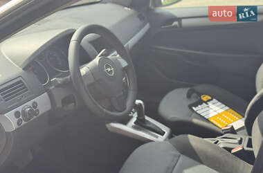 Хэтчбек Opel Astra 2005 в 