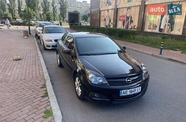 Купе Opel Astra 2005 в 