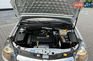 Хэтчбек Opel Astra 2009 в 