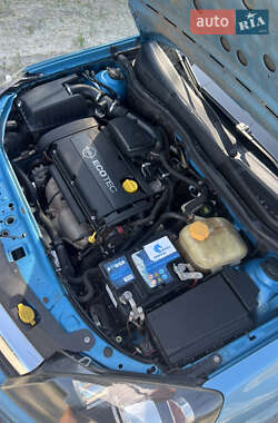 Хэтчбек Opel Astra 2005 в 