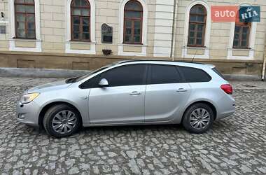 Универсал Opel Astra 2012 в 
