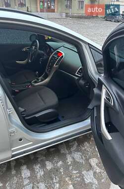 Универсал Opel Astra 2012 в 