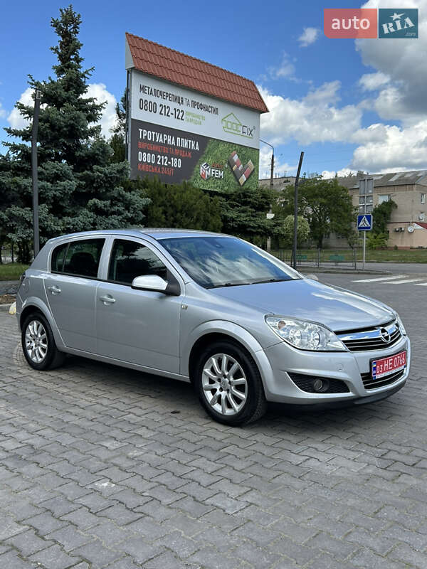 Хетчбек Opel Astra 2009 в 