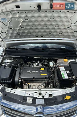 Хетчбек Opel Astra 2009 в 