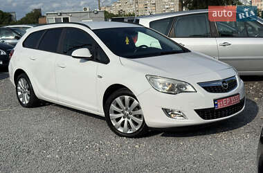 Универсал Opel Astra 2011 в Ровно