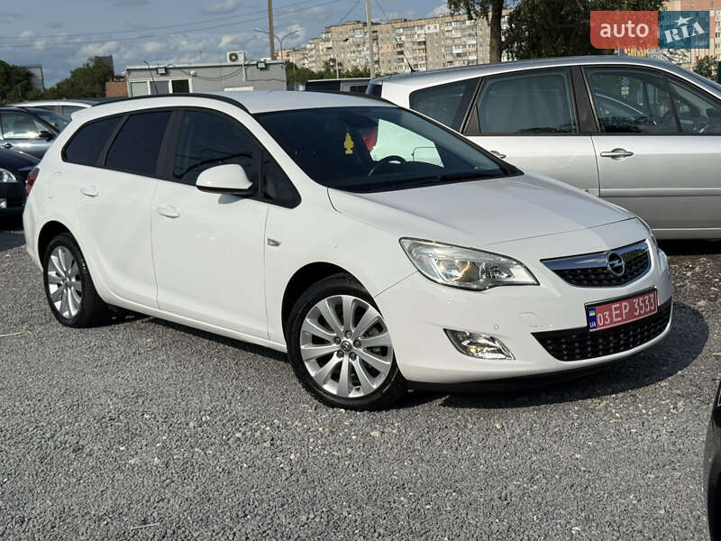 Opel Astra 2011