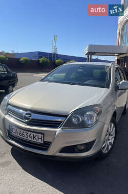 Универсал Opel Astra 2010 в 