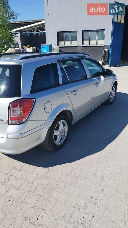 Універсал Opel Astra 2013 в Снятині