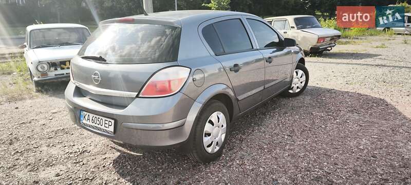 Хэтчбек Opel Astra 2007 в Киеве