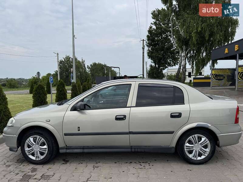 Седан Opel Astra 2007 в Липовце