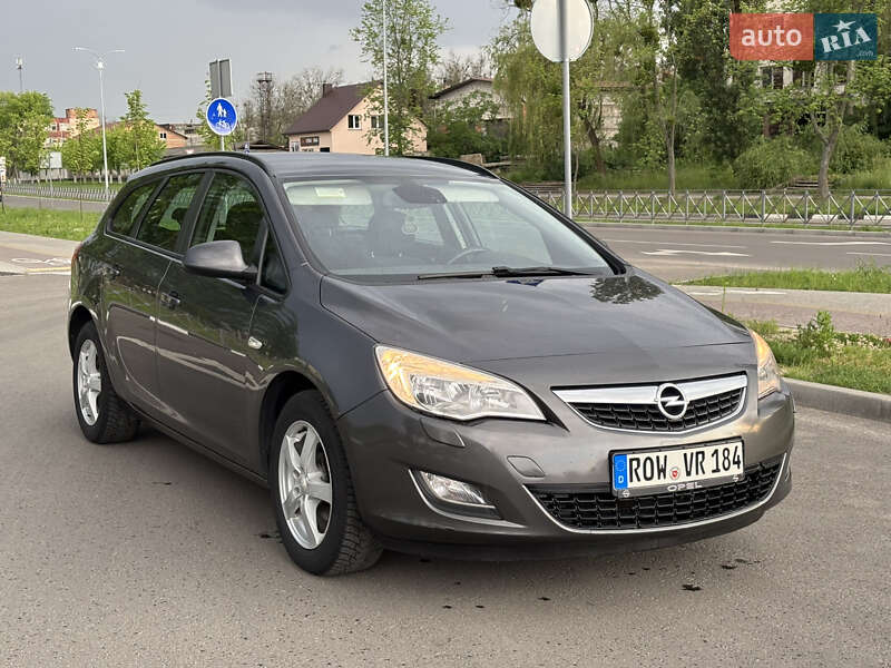 Opel Astra 2011