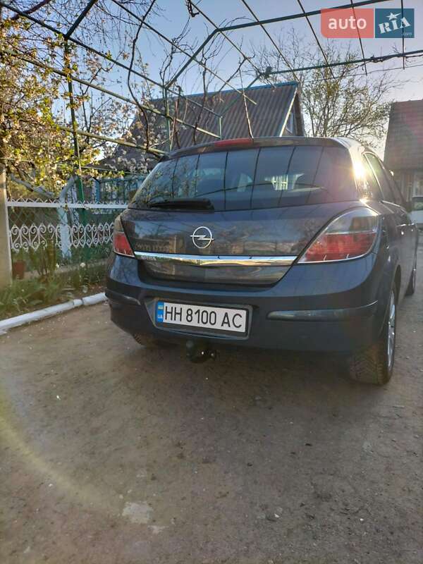Хэтчбек Opel Astra 2009 в Сарате