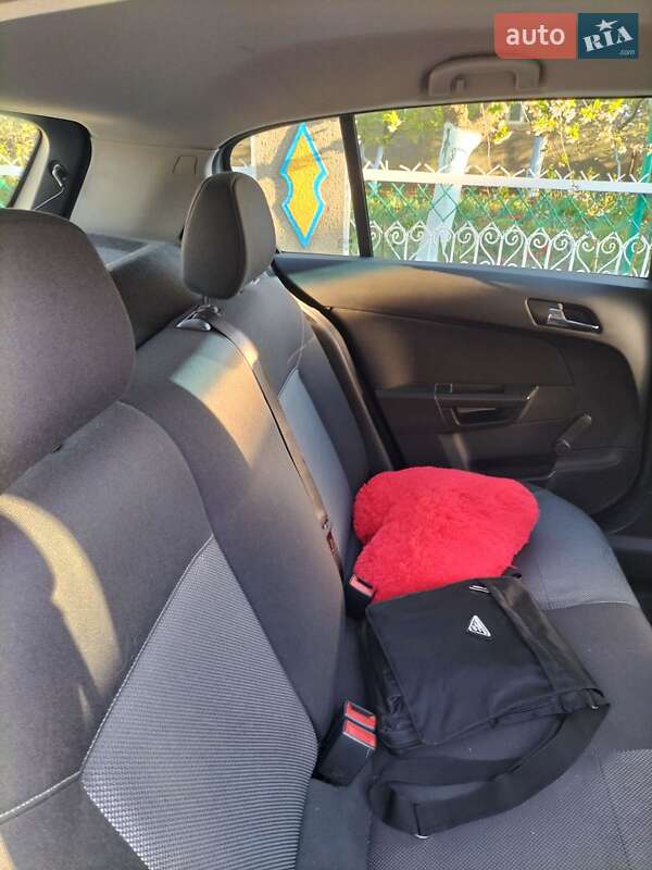 Хэтчбек Opel Astra 2009 в Сарате