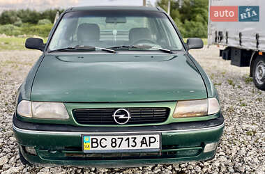 Седан Opel Astra 1997 в Новояворівську