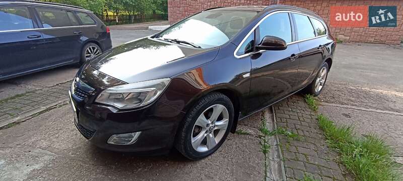 Универсал Opel Astra 2012 в 