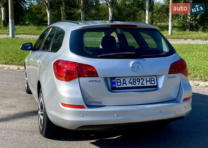 Універсал Opel Astra 2011 в Кривому Розі