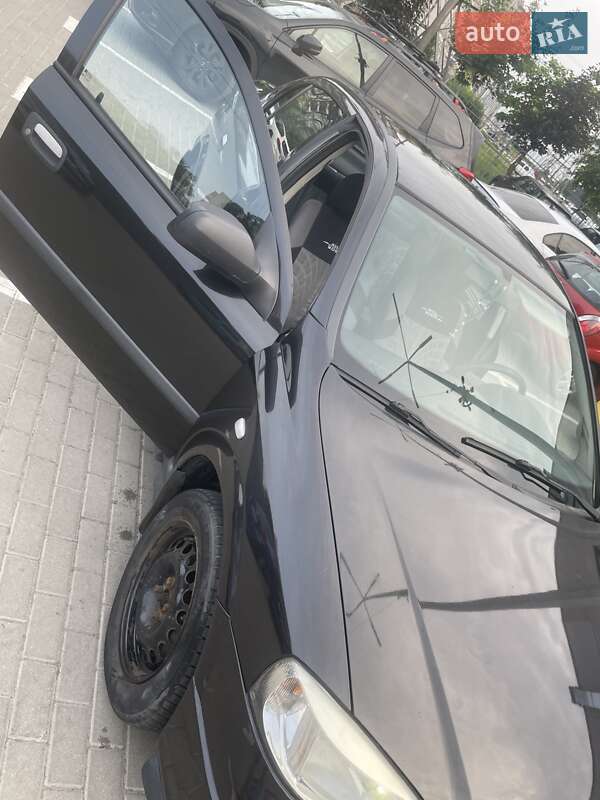 Седан Opel Astra 2008 в Великому Березному