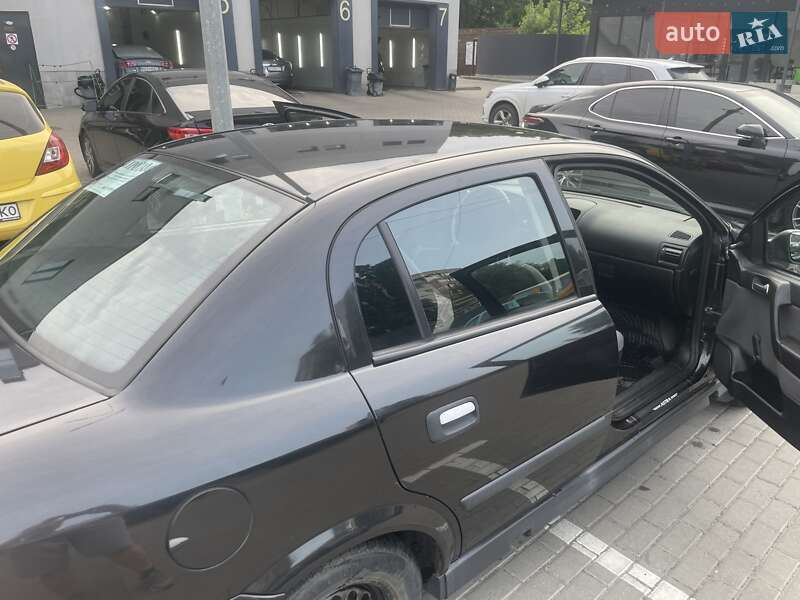 Седан Opel Astra 2008 в Великому Березному