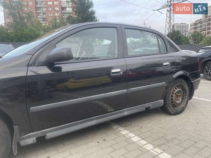 Седан Opel Astra 2008 в Великому Березному