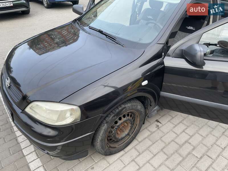 Седан Opel Astra 2008 в Великому Березному