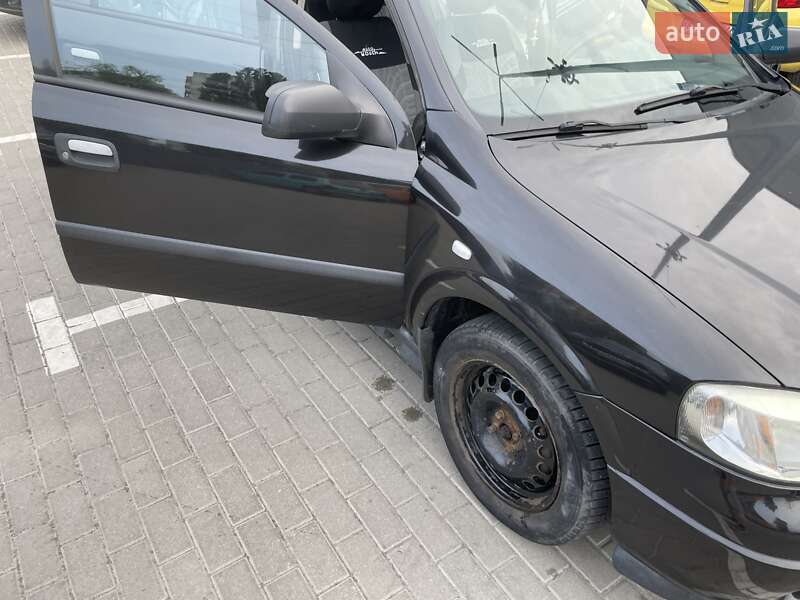 Седан Opel Astra 2008 в Великому Березному