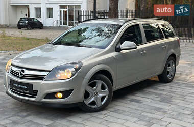 Универсал Opel Astra 2011 в Ахтырке