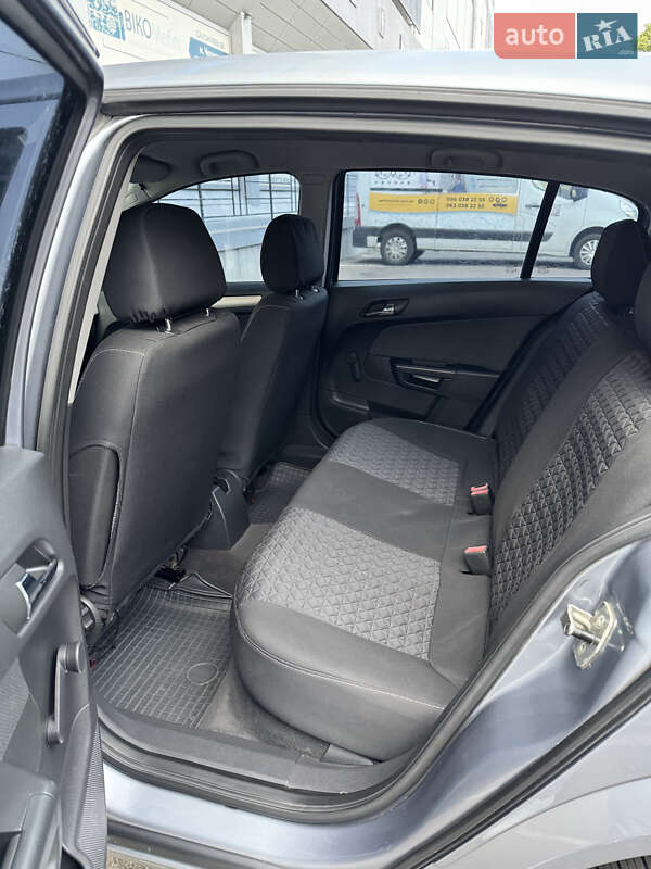 Хэтчбек Opel Astra 2007 в Черкассах
