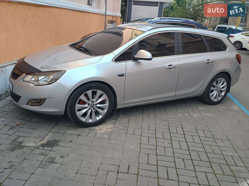 Універсал Opel Astra 2011 в Бурштині